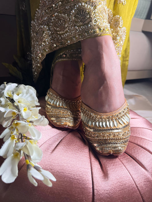Golden Sequin Embellished Jutti