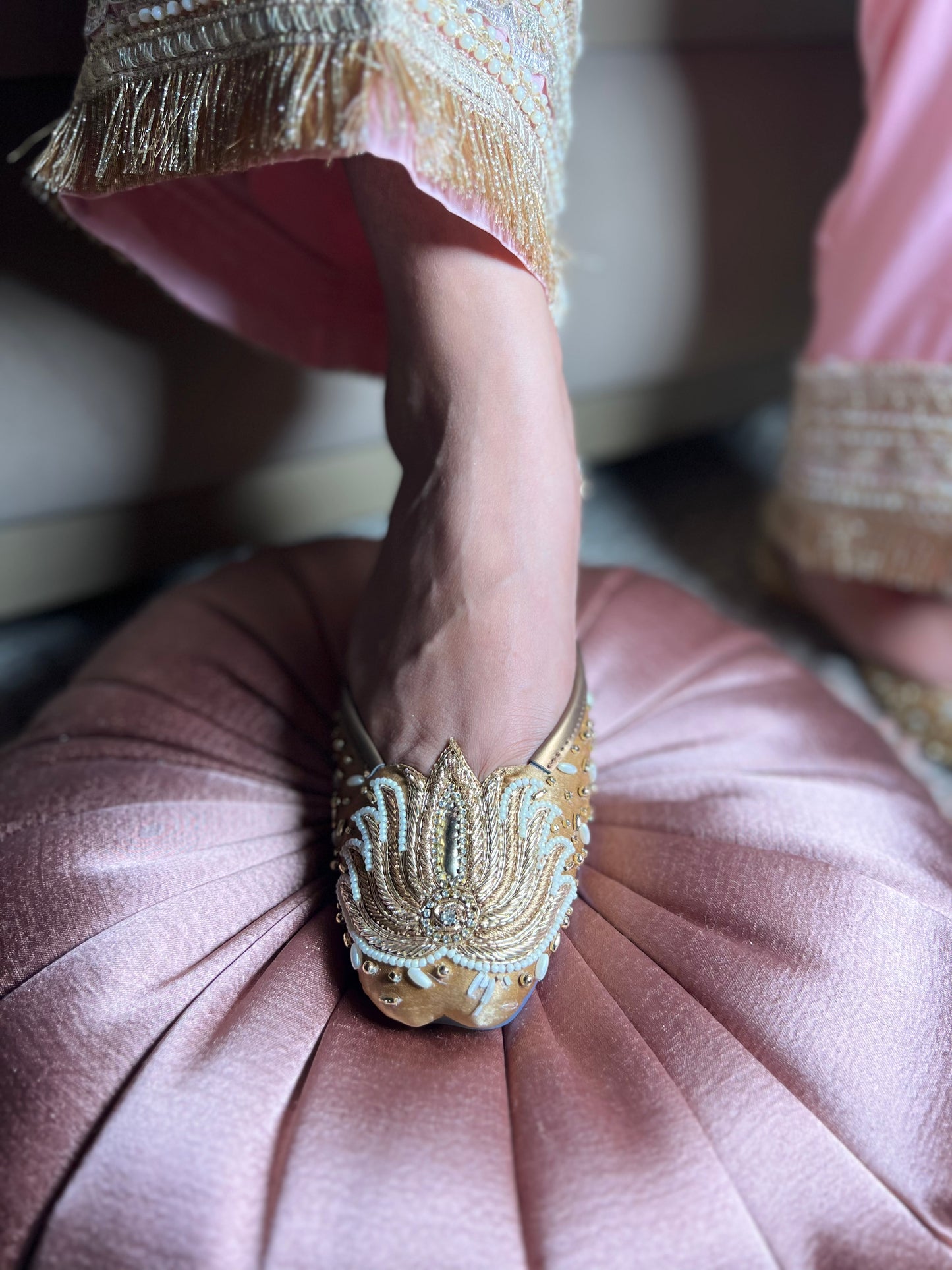 Golden Glam Punjabi Jutti