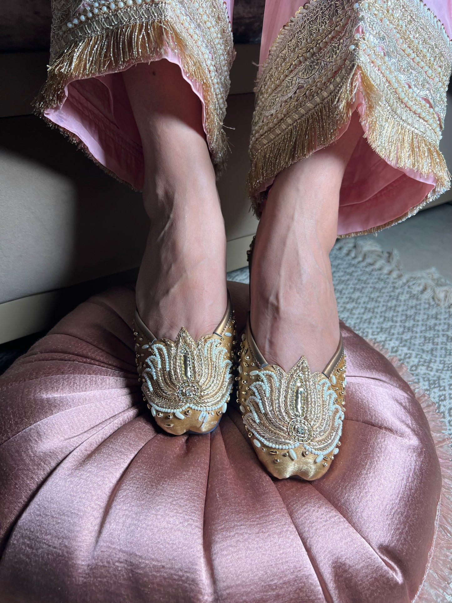 Golden Glam Punjabi Jutti