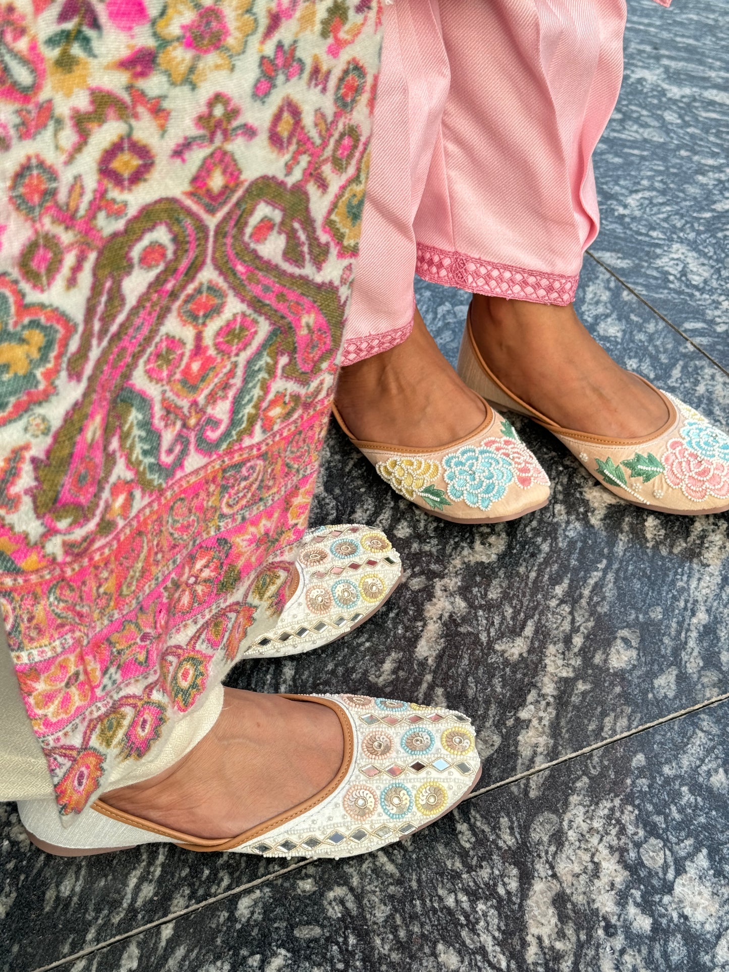 Noor-e-Rang Mirrorwork Jutti