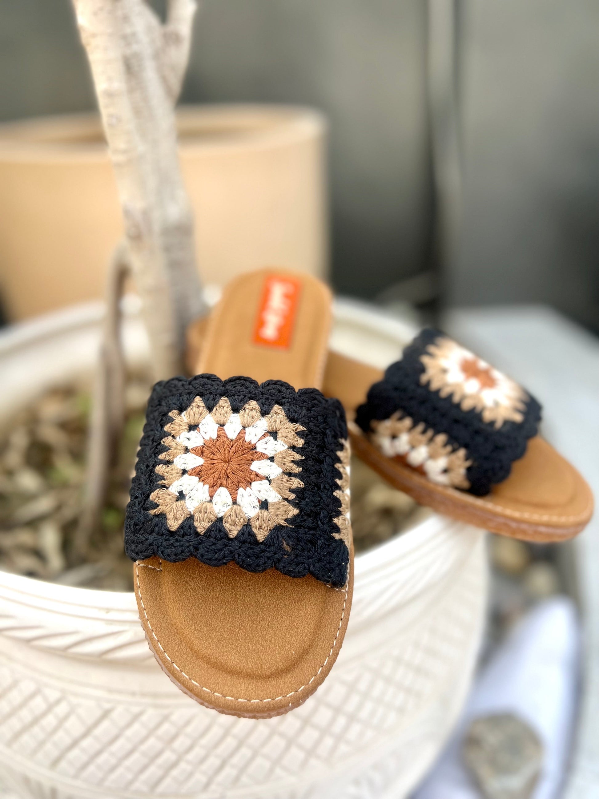 Noor Crochet Comfort Flats - Midnight Black Beige Sandal Stories