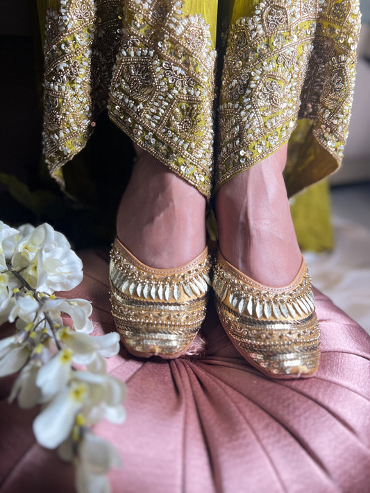 Golden Sequin Embellished Jutti