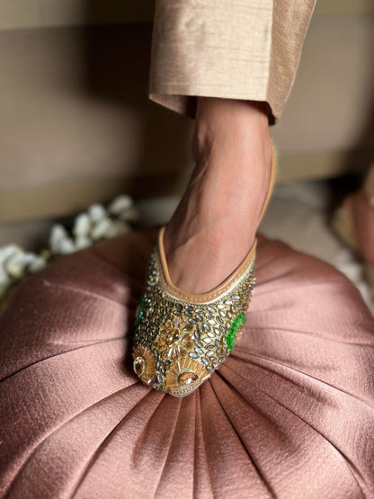 Kundan Handcrafted Punjabi Jutti