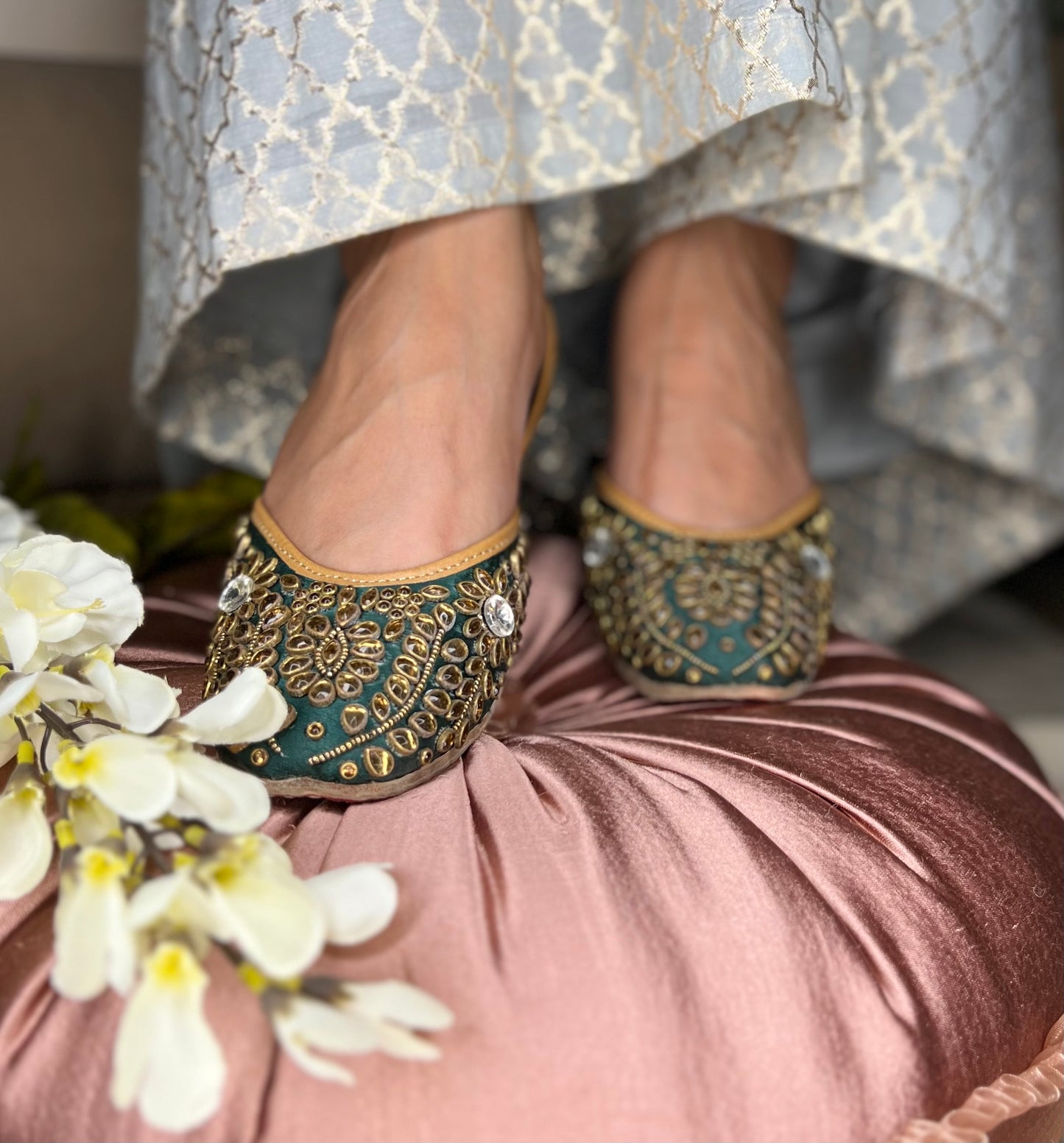 Emerald Glam Kundan-Work Juttis