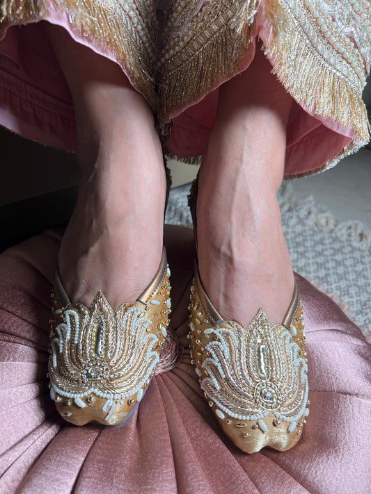 Golden Glam Punjabi Jutti