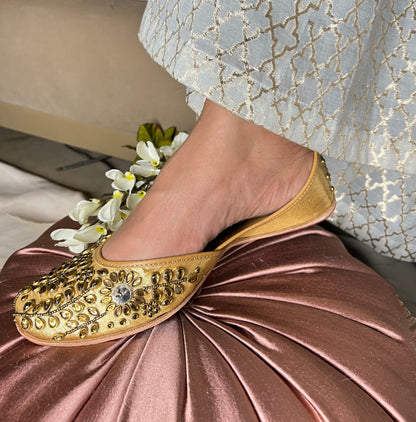 Golden Glam Kundan Juttis