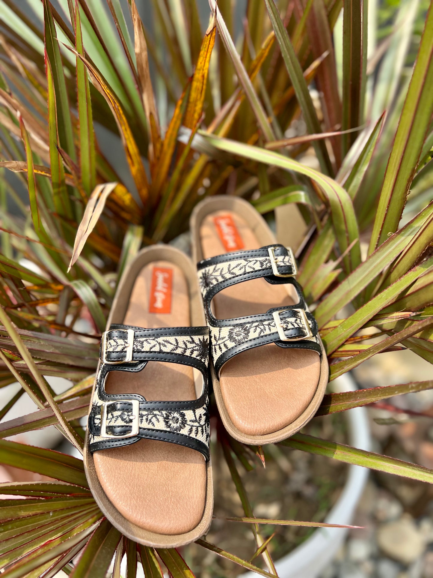 Urban Grove – Comfort Sliders Sandal Stories