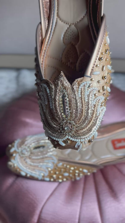 Golden Glam Punjabi Jutti