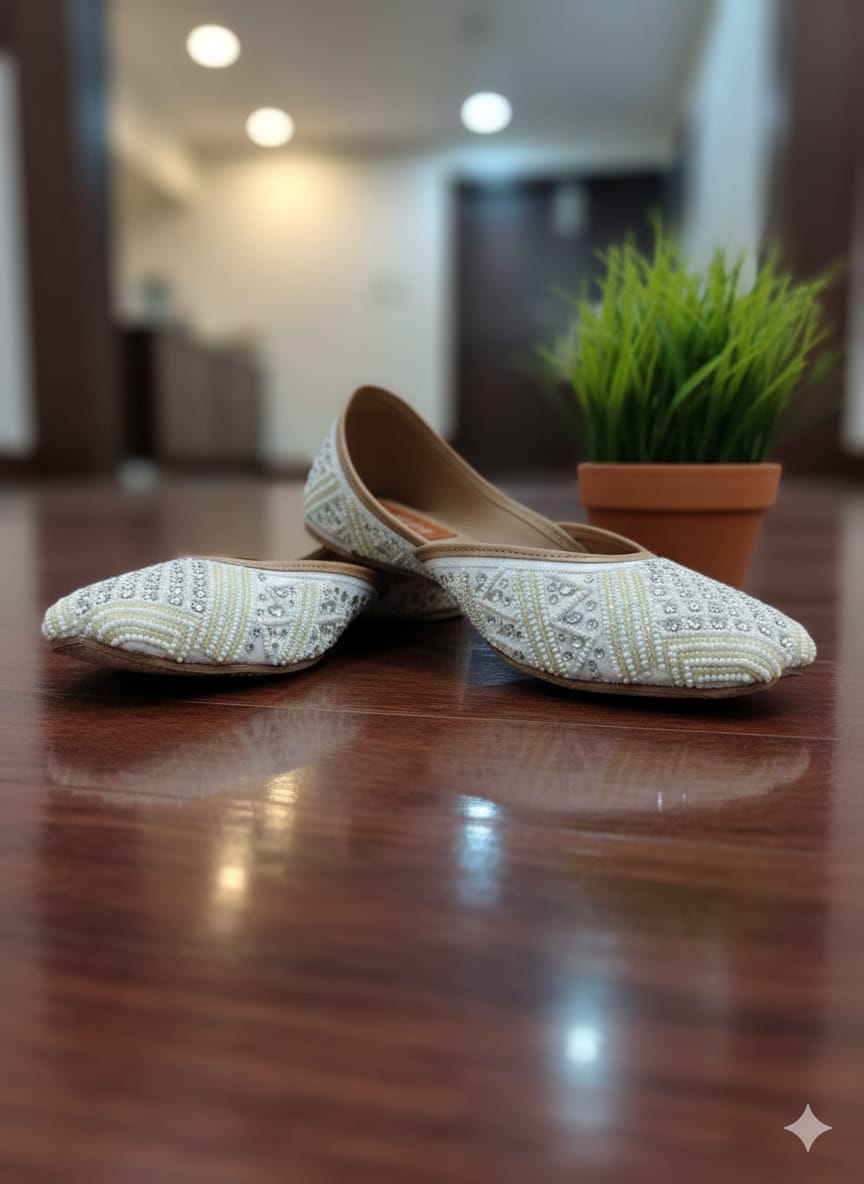 Ivory Pearl Heritage Juttis