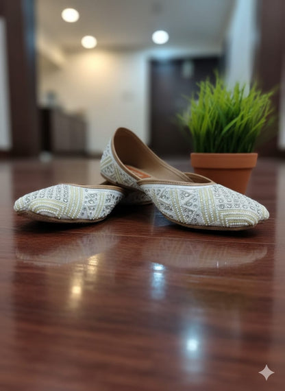 Ivory Pearl Heritage Juttis