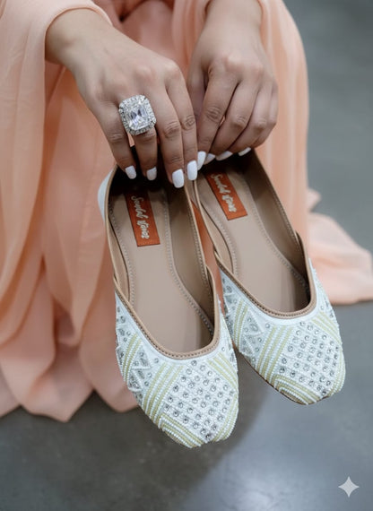 Ivory Pearl Heritage Juttis