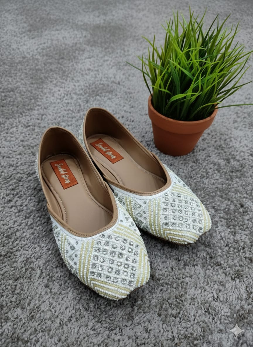 Ivory Pearl Heritage Juttis