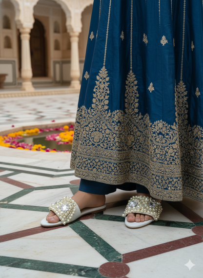 Aura Pearl Prism White Slides
