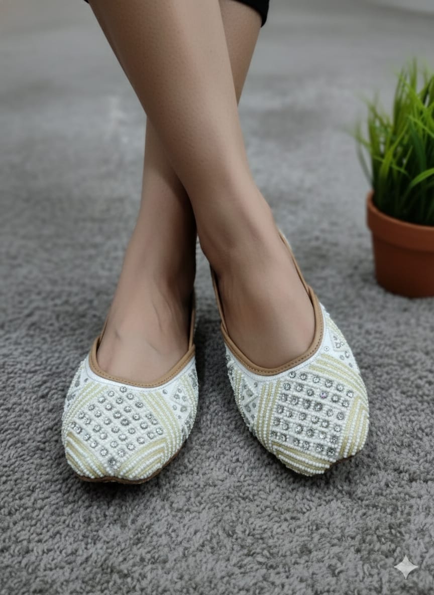 Ivory Pearl Heritage Juttis
