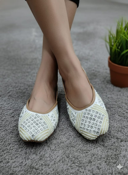 Ivory Pearl Heritage Juttis