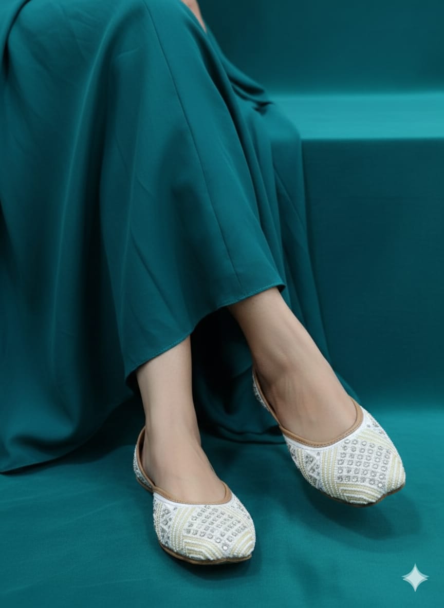 Ivory Pearl Heritage Juttis