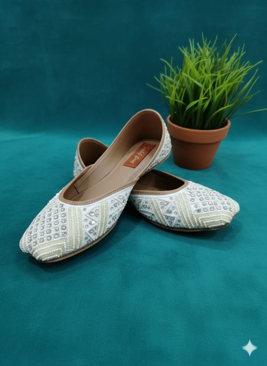 Ivory Pearl Heritage Juttis